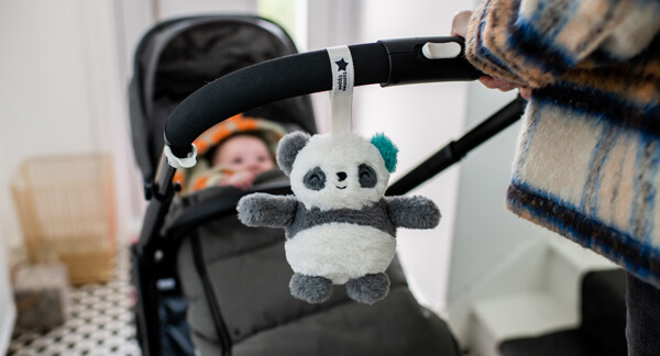 Grofriend de viaje Pip el Panda de Tommee Tippee, en la silla de paseo - M+O